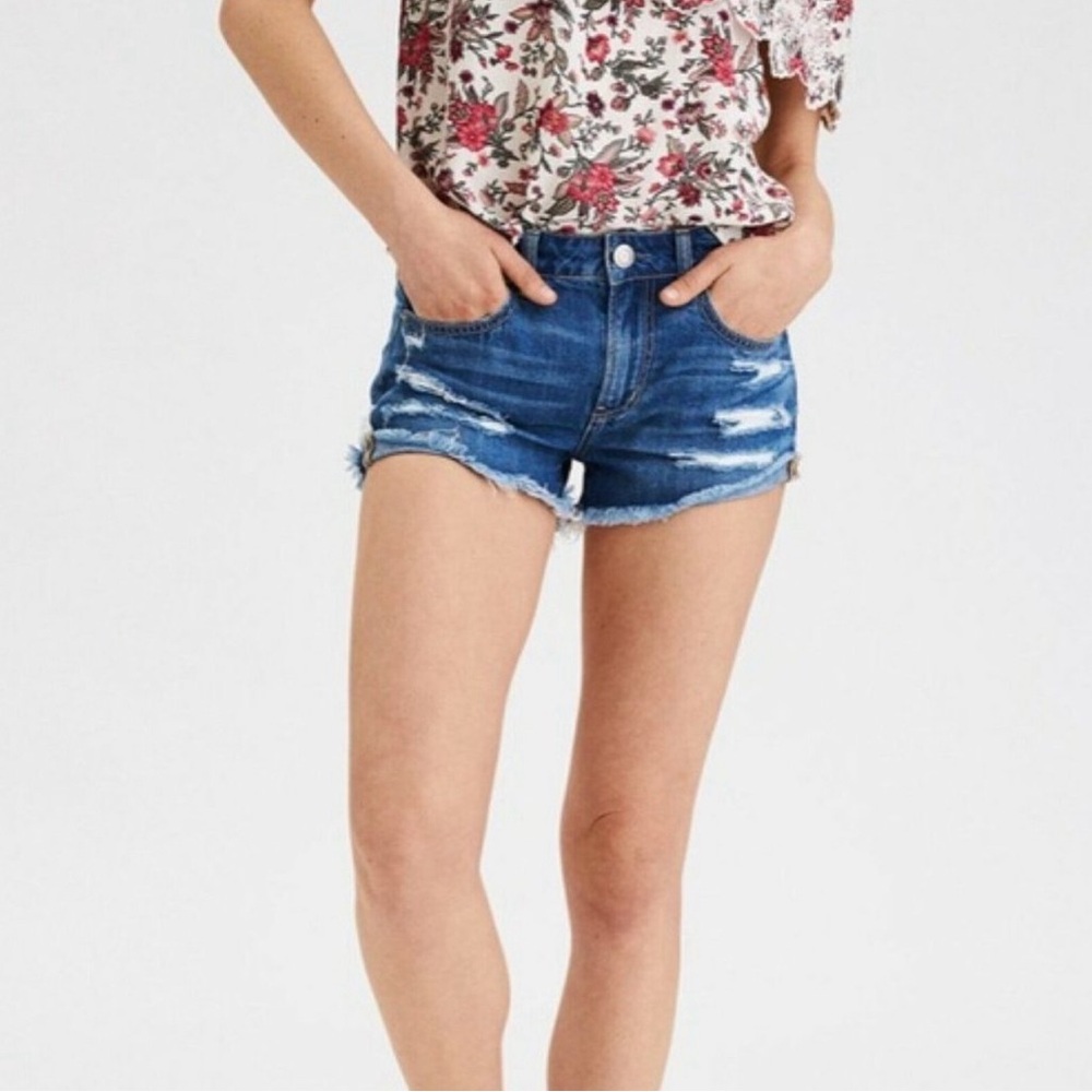 American Eagle Destroyed Tomgirl Shortie Denim Shorts
Cotton High Rise Size 4